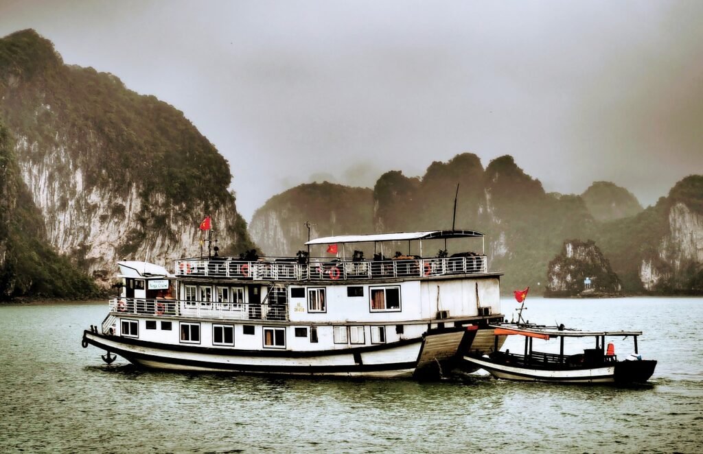 vietnam, halong bay, asia-3406750.jpg